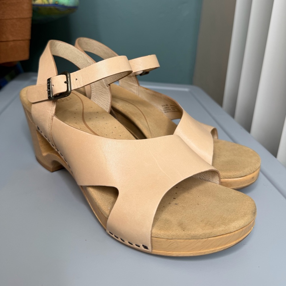 Dansko Nude Beige Leather Slingback Sandals